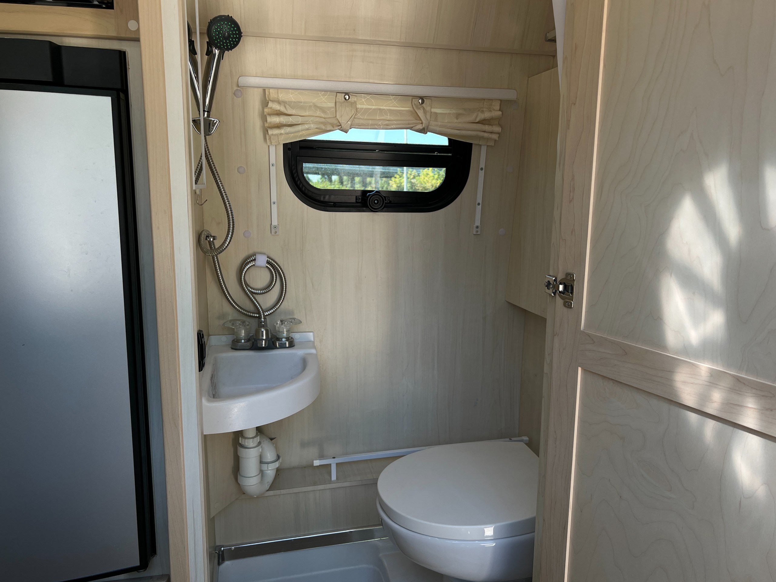 2019 Mercedes-Benz Pleasure-way Sprinter 2500 | ascent ts | Diesel|No accident - Image 11